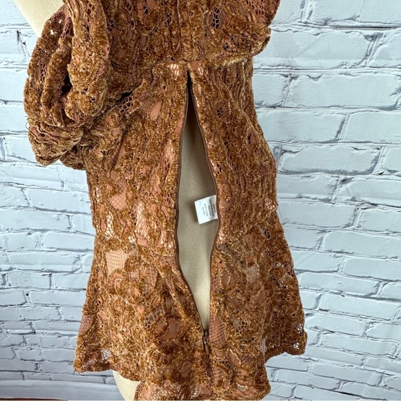Tularosa Revolve Cameron Lace Off the Shoulder
Top Women’s Medium Camel Brown - Picture 5 of 13